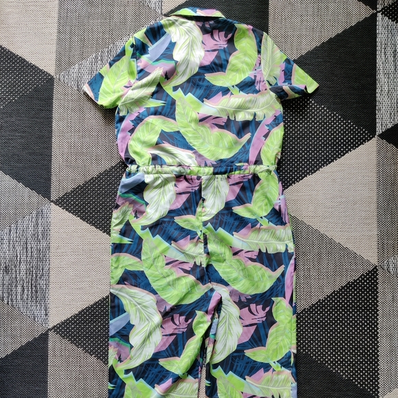 ASOS DESIGN shirt jumpsuit with tie waist in leaf print - Picture 3 of 9
